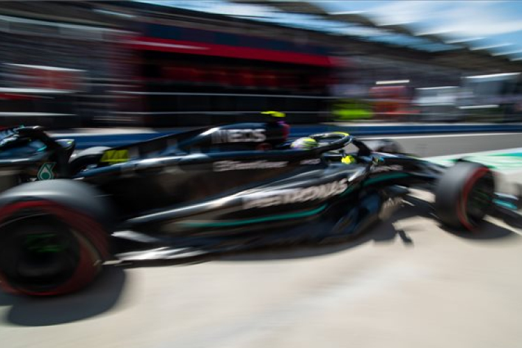 Hamilton a harmadik szabadedzés leggyorsabbja