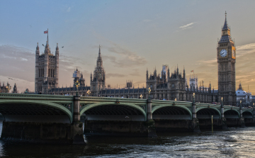 Teljesültek a további nyitás feltételei Nagy-Britanniában