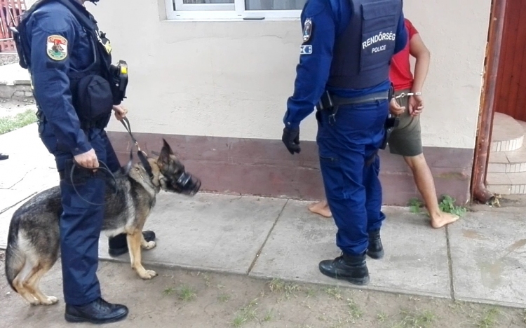 Emberkereskedő és futtató lőkösházi családot kaptak el a rendőrök